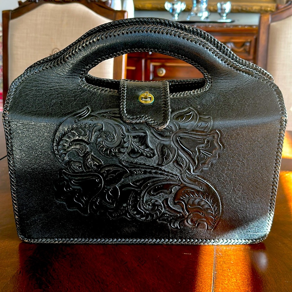 Gorgeouss black hand made, toiled black leather purse